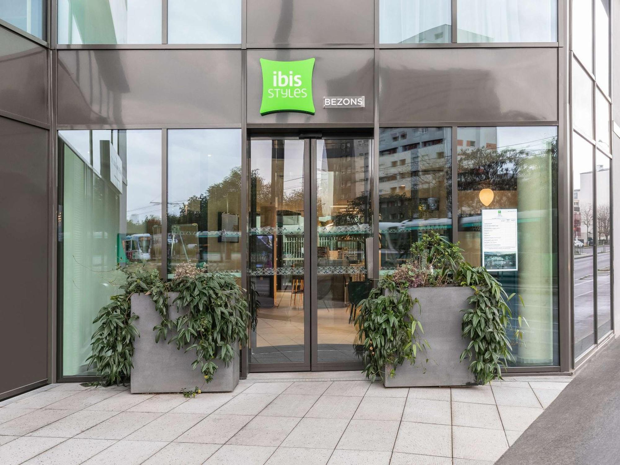 Ibis Styles Bezons Paris La Defense Hotel Exterior foto